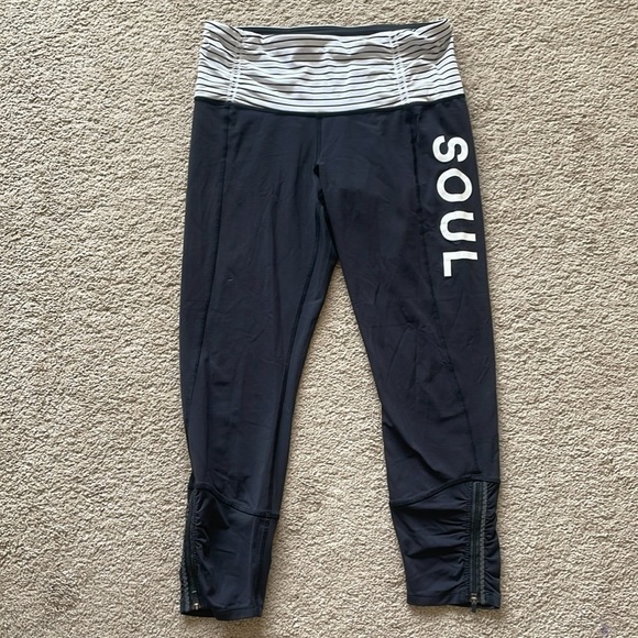 Lululemon Soul Cycle Cropped Leggings Women’s 8 Black Graphic Cycling Pants - Picture 2 of 12